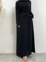 Abaya chic en noir, parfaite pour toutes occasions