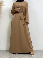 Abaya nude élégante pour un look moderne