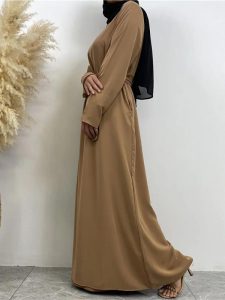 Abaya nude, pièce essentielle pour une garde-robe stylée