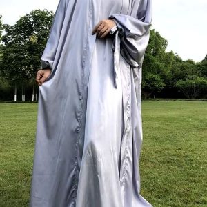 Abaya papillon argentée en tissu pur