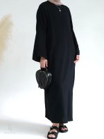 Vêtement féminin en coton noir, idéal pour toutes occasions