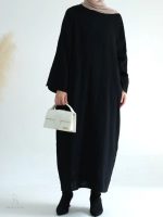 Abaya classique en noir, parfaite pour une allure chic