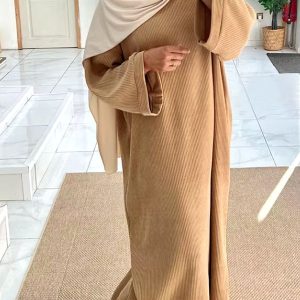 Abaya dorée en velours pour femme élégante