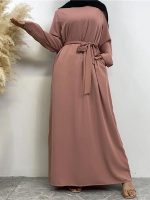 Abaya rose poudré pour une allure chic et moderne