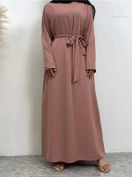 Vêtement traditionnel abaya en teinte douce rose