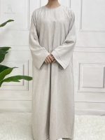 Abaya satin blanche élégante pour un style raffiné