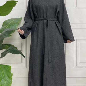 Abaya en satin gris, idéale pour des occasions spéciales