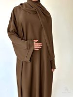Abaya satin marron élégante et raffinée