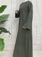 Abaya satin en vert kaki, style moderne et confortable