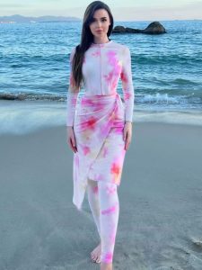 Burkini femme nuage rose, élégant et confortable pour la baignade