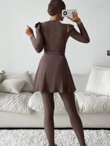 Maia burkini moderne, parfait pour les moments de détente au bord de l'eau