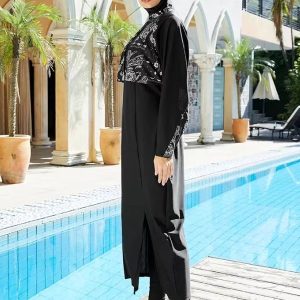 Maillot de bain couvrant noir avec motifs élégants
