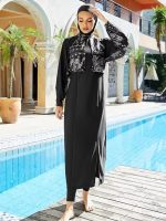 Burkini à motifs blancs, style chic pour la baignade