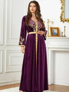 Design raffiné du caftan algérien Améthyste
