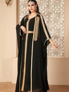 Caftan chic avec des détails raffinés