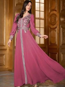 Caftan mariage élégant aux motifs andalous