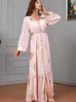 Caftan traditionnel en satin pour occasions spéciales