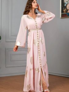 Caftan traditionnel en satin pour occasions spéciales