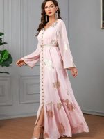 Robe de mariage algérienne avec détails raffinés