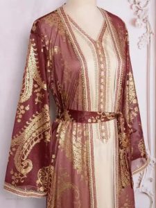 Caftan rose élégant pour célébrations nuptiales