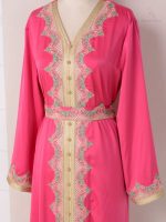 Robe de mariée traditionnelle, couleur rose