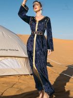 Caftan mariage en velours bleu nuit, style algérien