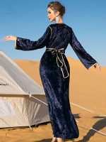 Élégant caftan algérien en velours pour occasions spéciales