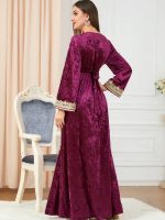 Style festif avec caftan prune pour mariages