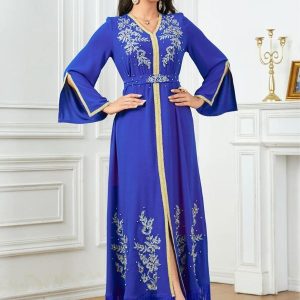 Caftan bleu royal aux détails luxueux