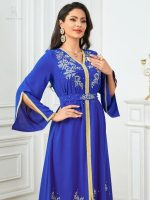 Vêtement traditionnel bleu royal chic