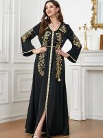 Vêtement d'intérieur chic, caftan noir raffiné