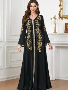 Mode féminine : caftan noir pour un style glamour