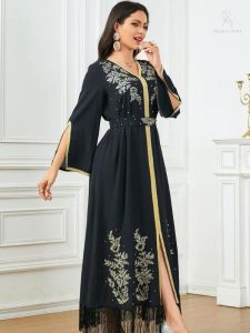 Modèle de caftan noir et doré tendance
