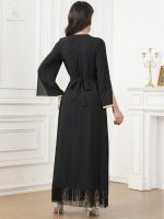 Vêtement traditionnel revisité en noir et doré