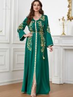 Caftan luxe vert émeraude au design élégant et raffiné