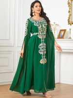 Modèle de caftan mariage chic en teinte émeraude