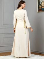 Tenue de mariage élégante en ivoire, design royal