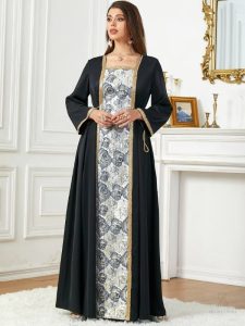 Vêtement de mariage noir avec détails raffinés
