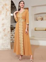 Caftan chic mariage avec touches dorées