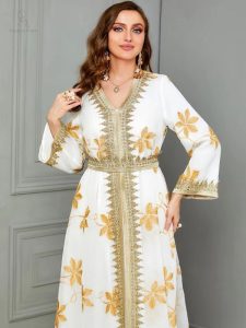 Caftan mariage avec des détails en perles dorées