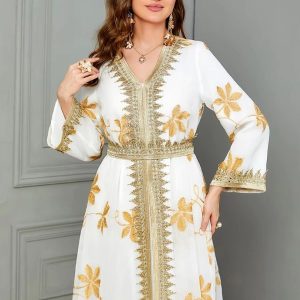 Caftan mariage avec des détails en perles dorées