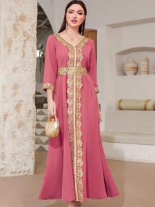 Caftan décoré, idéal pour les cérémonies nuptiales