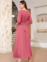 Modèle de caftan mariage, couleur rose douce et classique