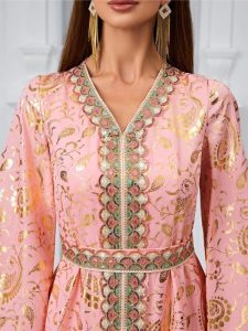 Caftan Rose Royal pour une cérémonie nuptiale chic