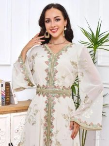 Caftan ivoire élégant pour une allure raffinée