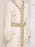 Caftan Éclat d'Ivoire pour un look sophistiqué