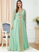 Caftan marocain Émeraude en tissu riche et coloré
