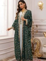 Caftan traditionnel marocain en teinte émeraude