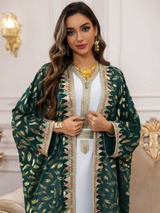 Modèle élégant d’Essaouira en tissu émeraude