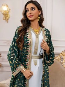 Vêtement marocain avec des détails raffinés